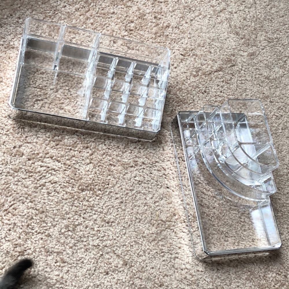 2 makeup organizers